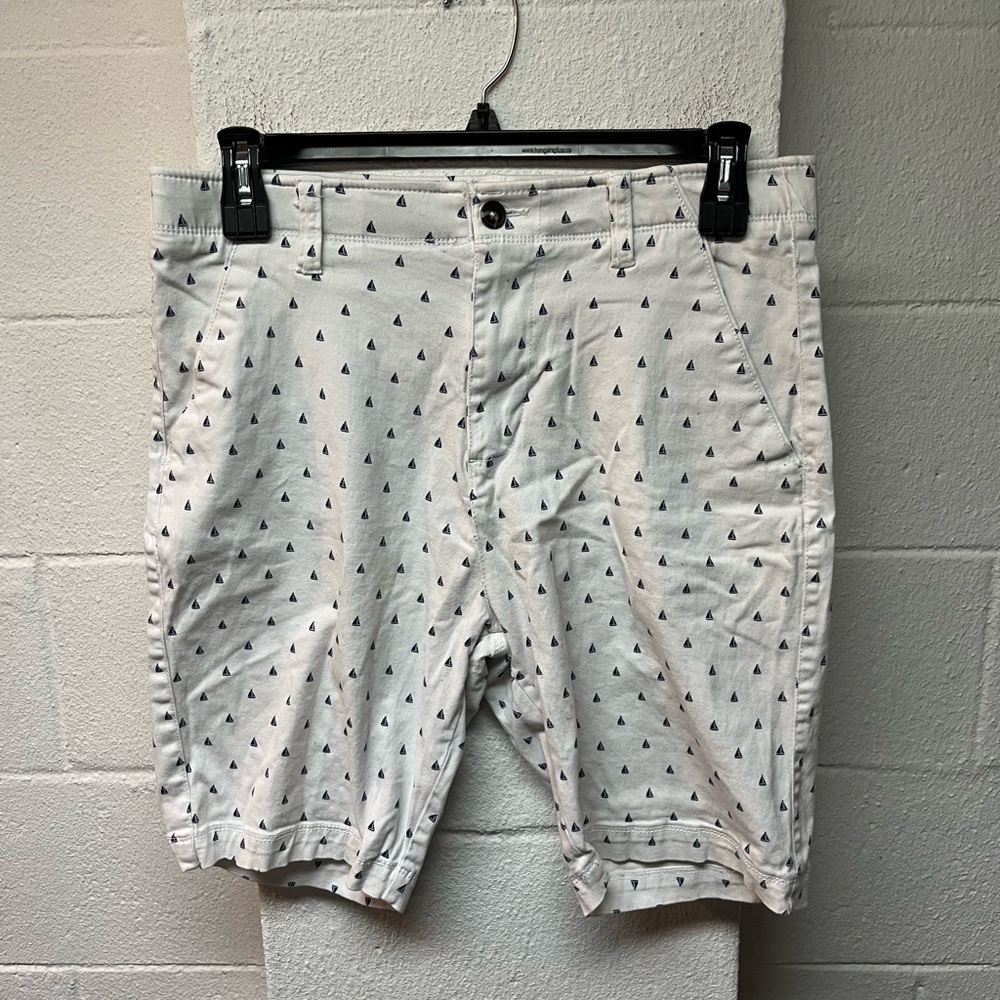 Plugg White Shorts with Navy Sailboat Pattern. Size 32
